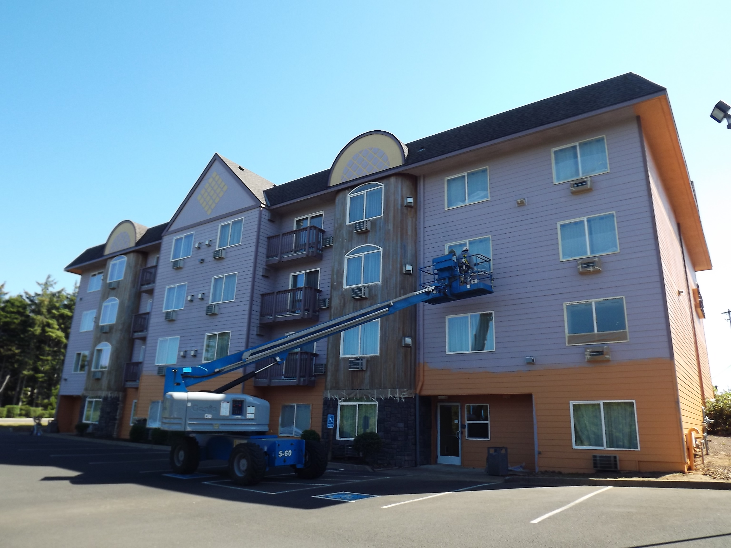 Palace Inn Hotel Exterfior Repaint Lincoln City, OR Gallery Image