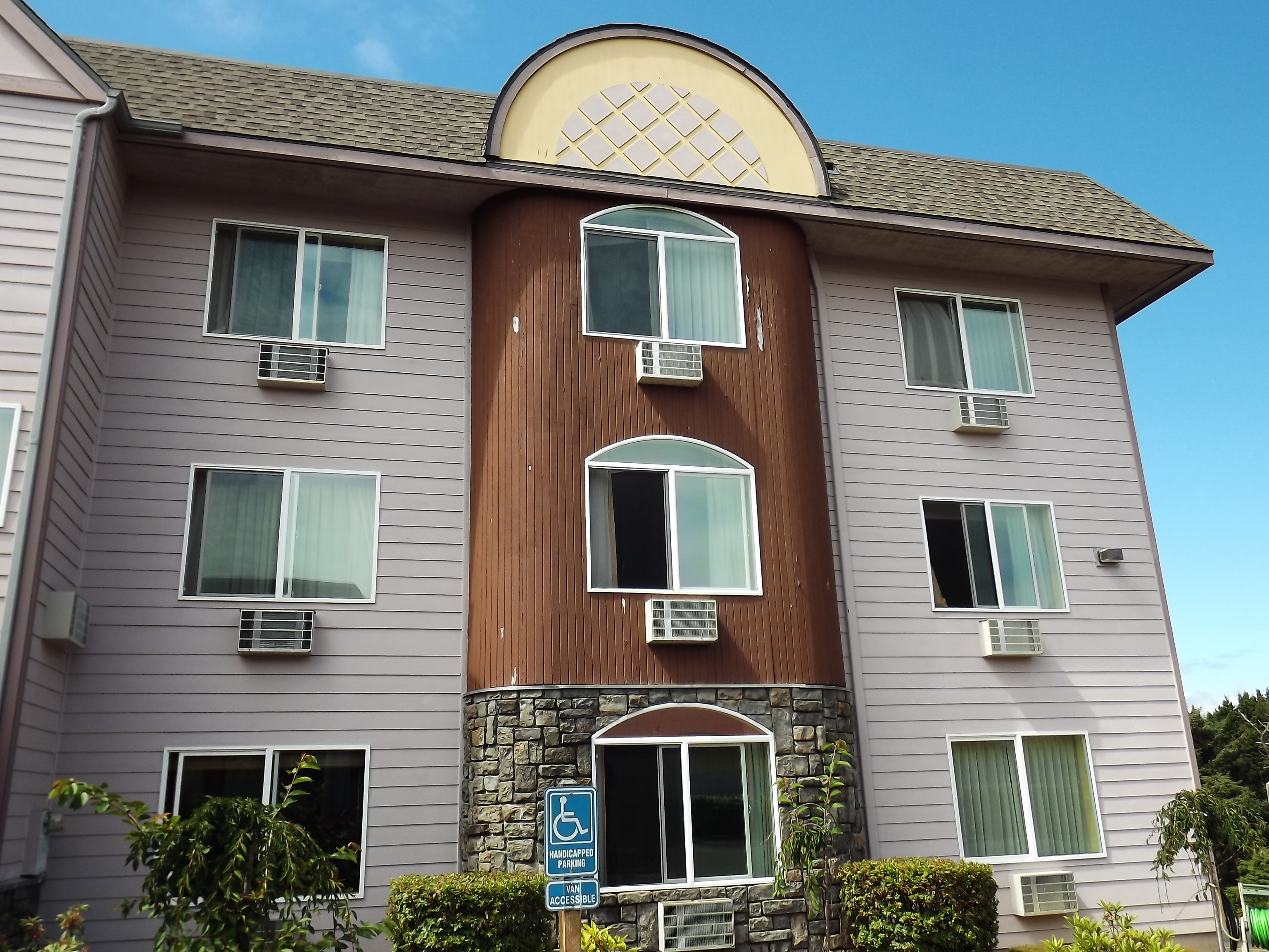 PALACE INN BEFORE PICS Gallery Image