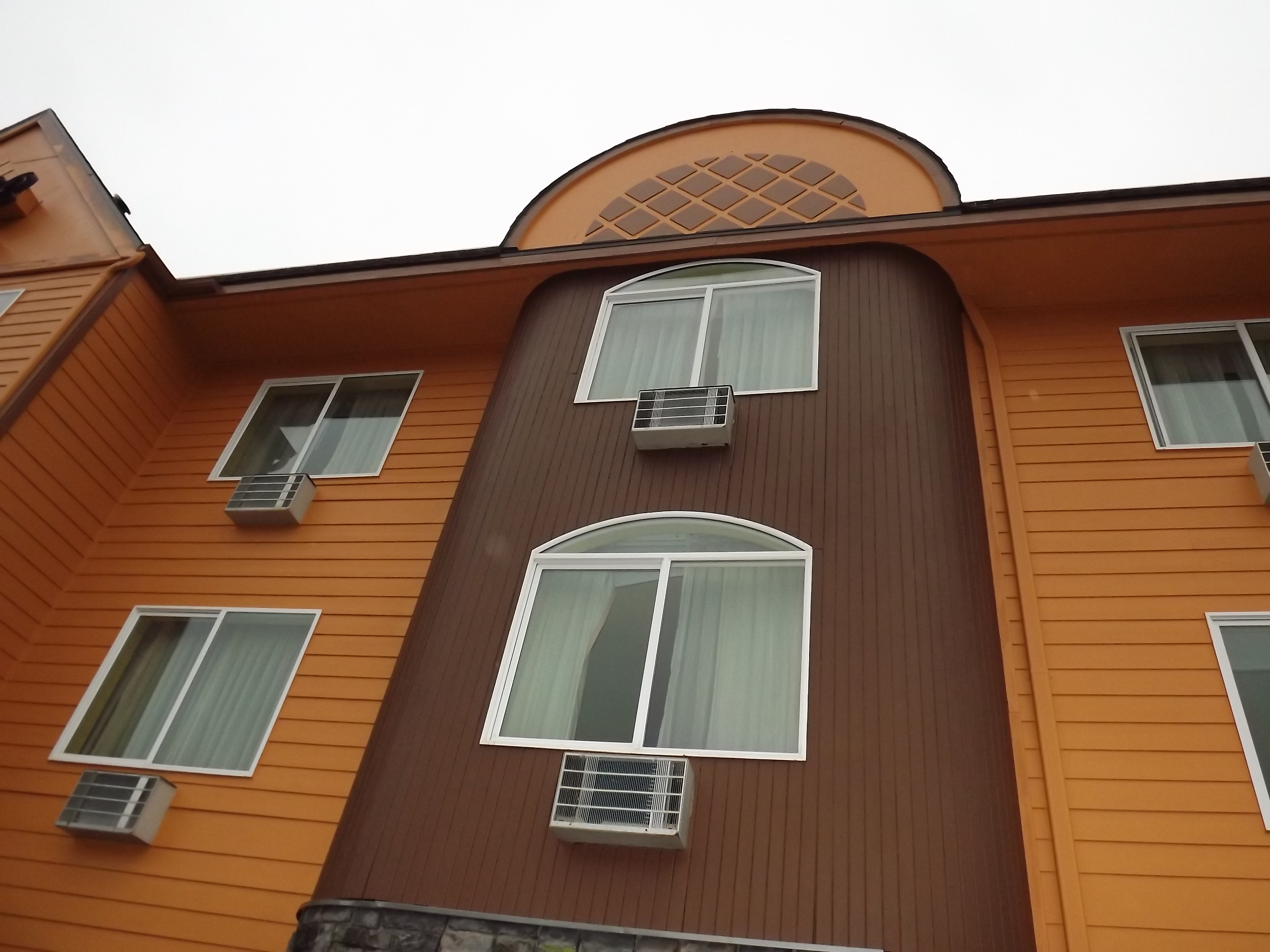 Palace Inn Hotel Exterfior Repaint Lincoln City, OR Gallery Image