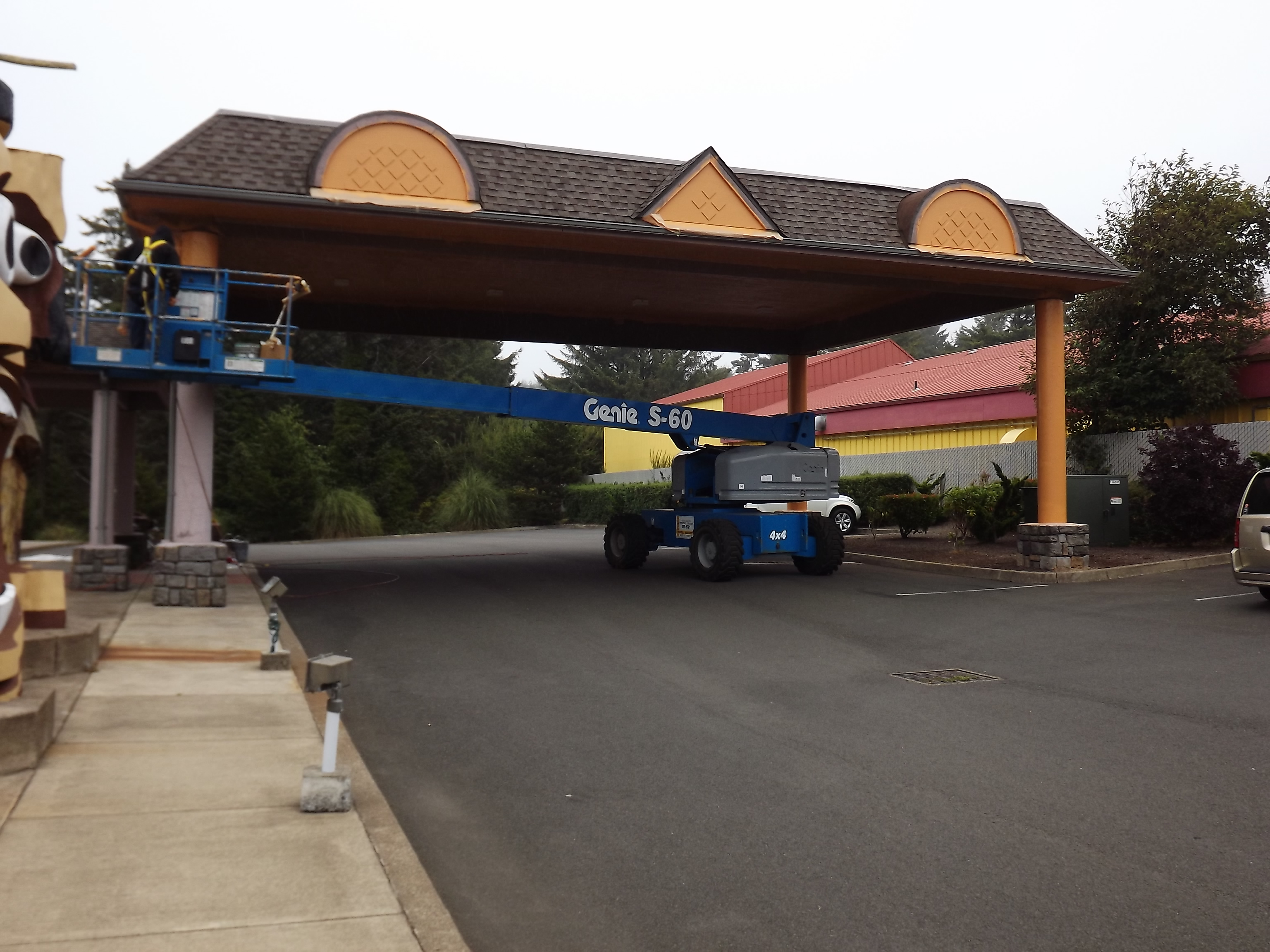 Palace Inn Hotel Exterfior Repaint Lincoln City, OR Gallery Image