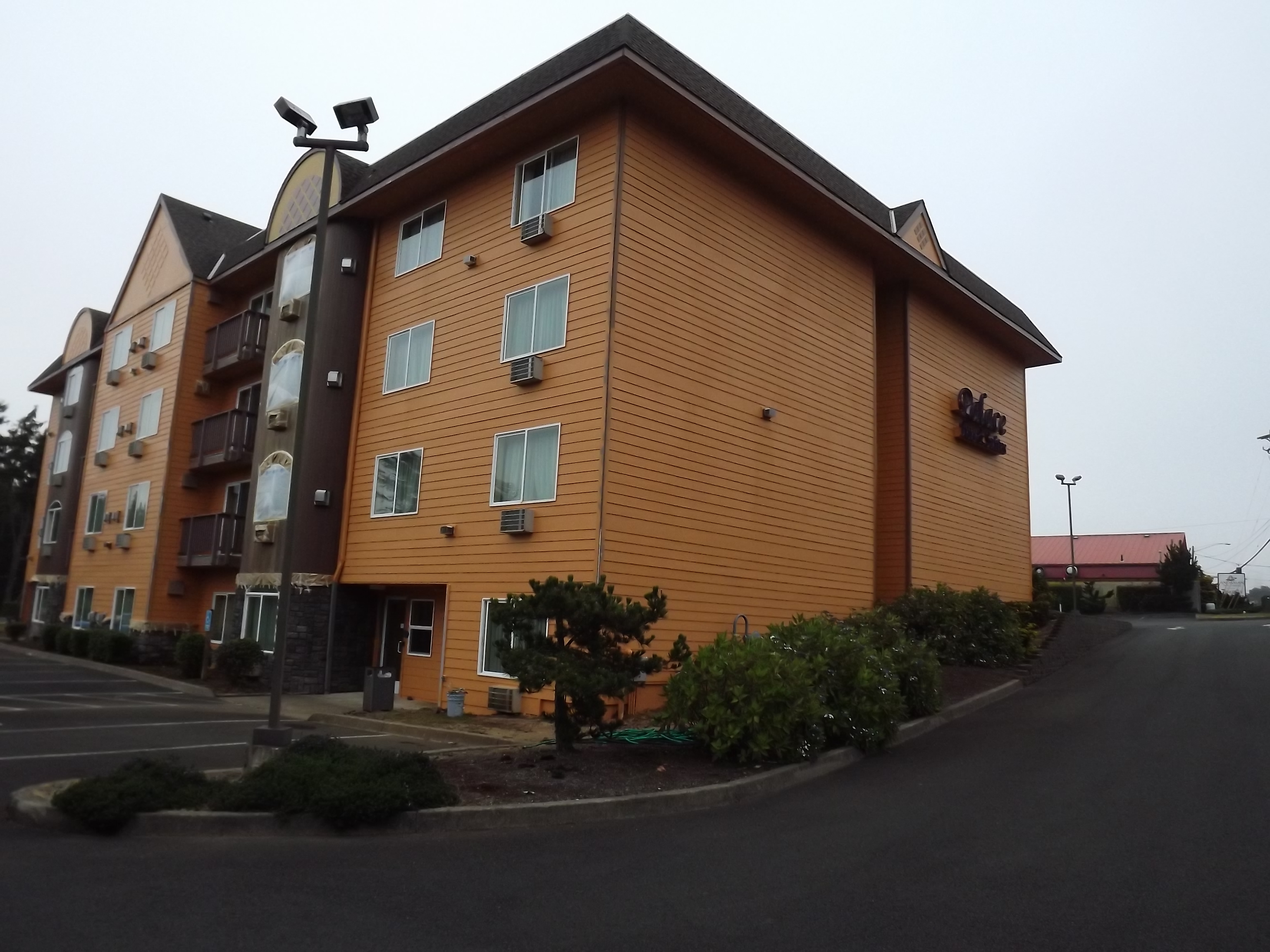 Palace Inn Hotel Exterfior Repaint Lincoln City, OR Gallery Image