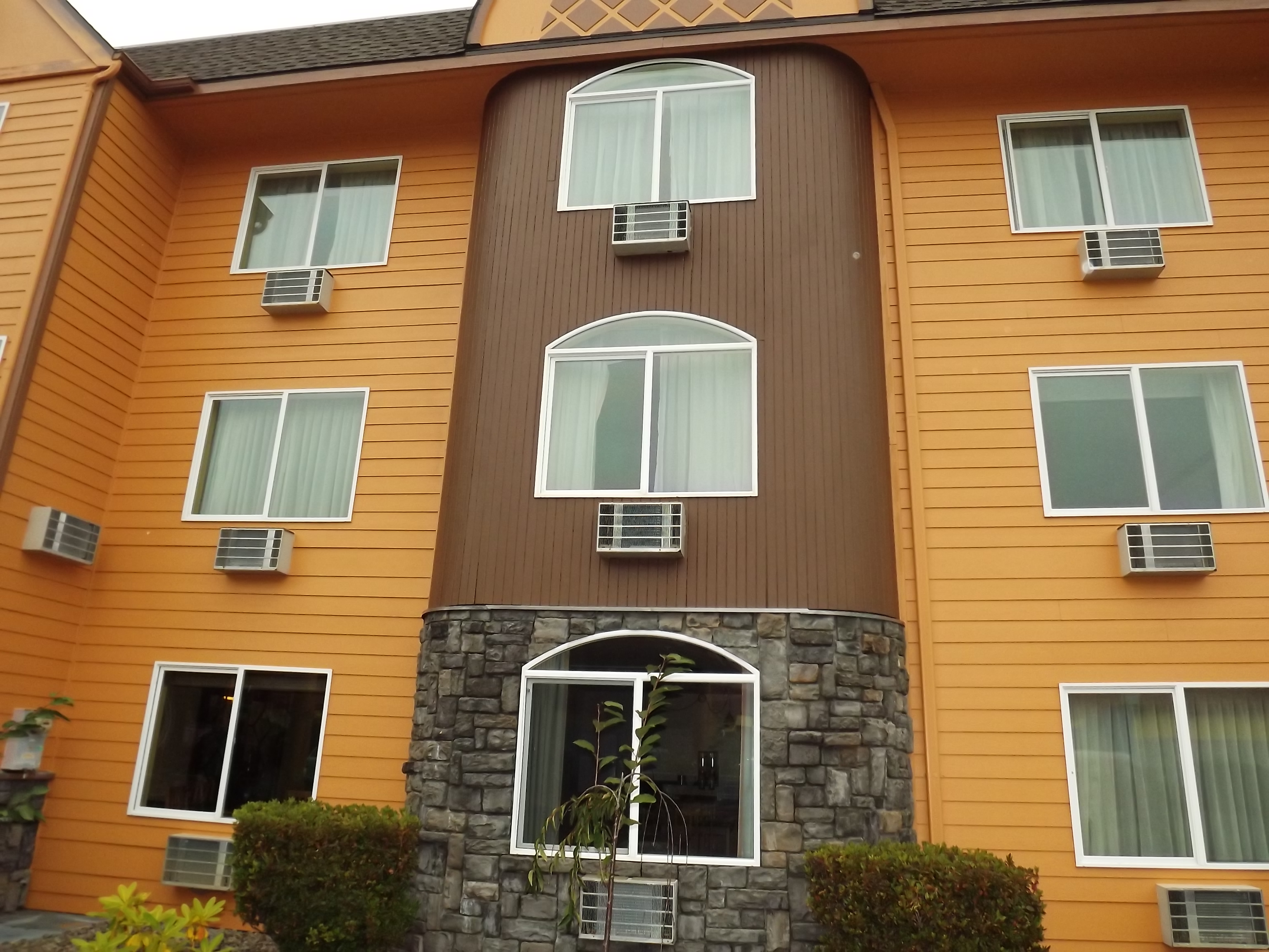 Palace Inn Hotel - Main Wing Daylight Perspective